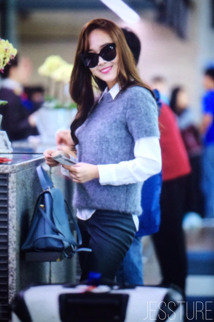 [PIC][17-10-2015]Jessica khởi hành đi Bắc Kinh - Trung Quốc vào trưa nay CRggeTNUAAA7RyE