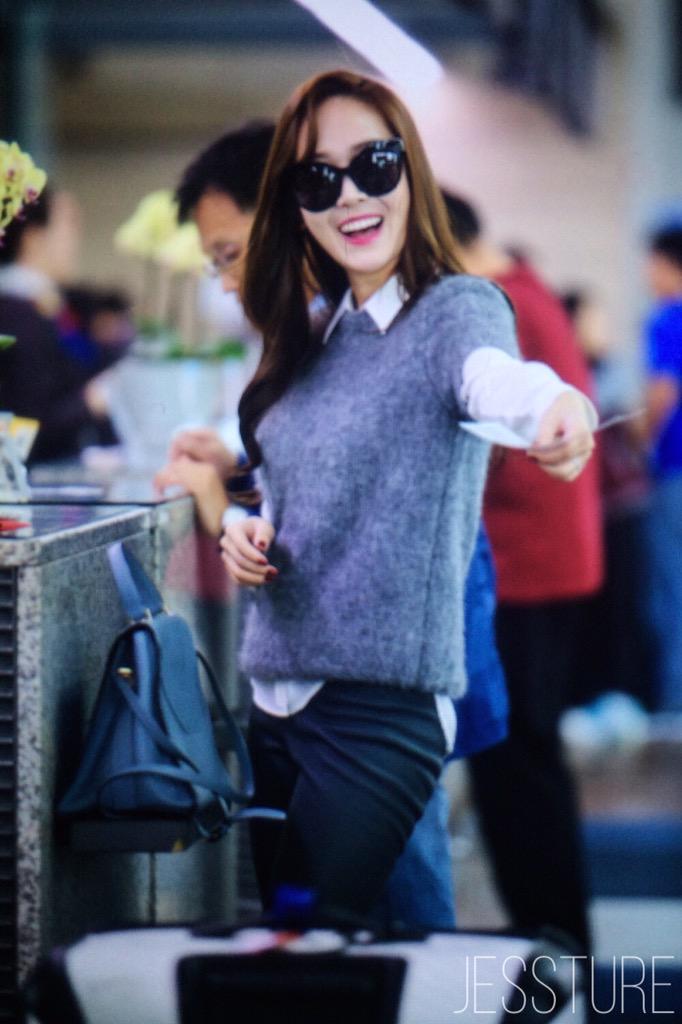 [PIC][17-10-2015]Jessica khởi hành đi Bắc Kinh - Trung Quốc vào trưa nay CRggebtU8AAIRls