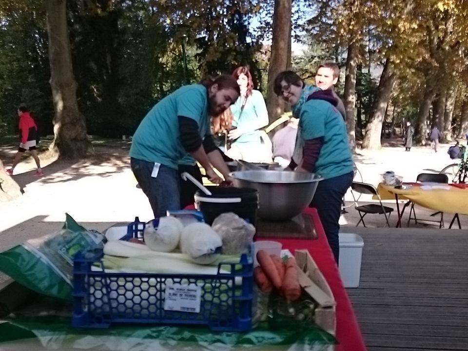 obcgrenoble's tweet image. La disco soupe est en place ! #obcgre #obcamp