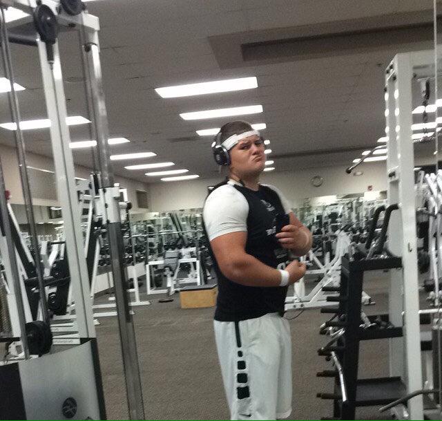 NOTjasonsperle's tweet photo. Tough loss therapy:
1.Flex in mirror
http://t.co/f6PLJvvT4K selfie so people know ur workin 
3.Maybe hit up 7/11 http://t.co/36ereN0KSe