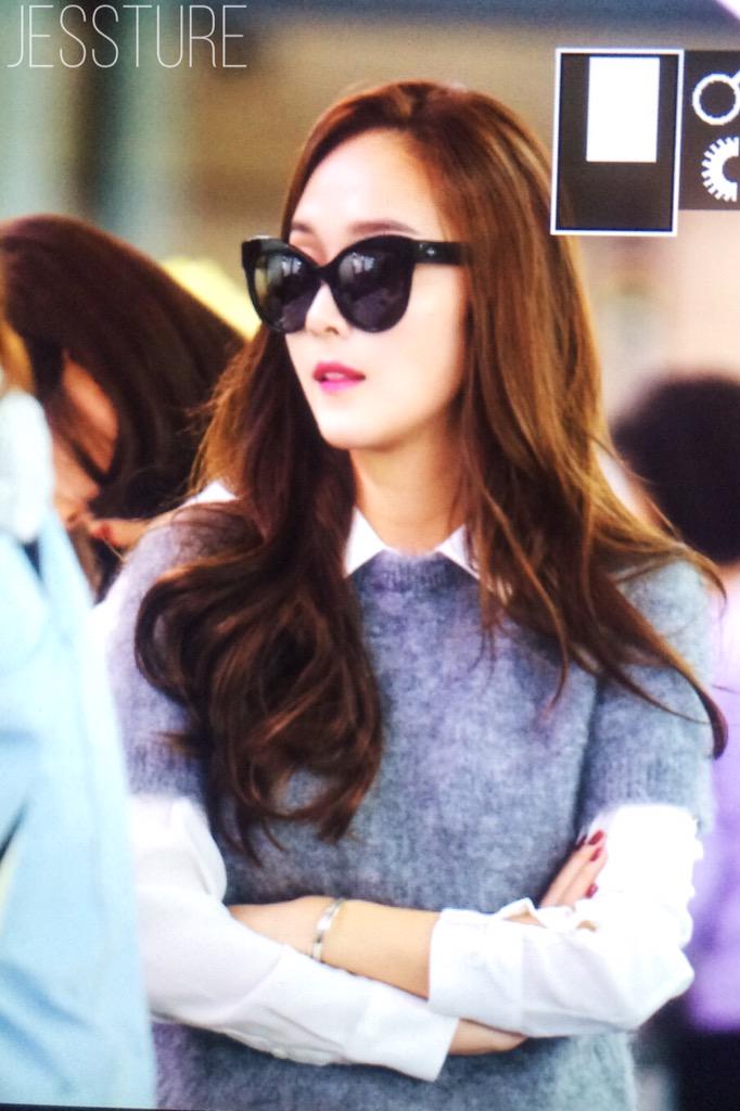 [PIC][17-10-2015]Jessica khởi hành đi Bắc Kinh - Trung Quốc vào trưa nay CRgiY30VEAAbPyf