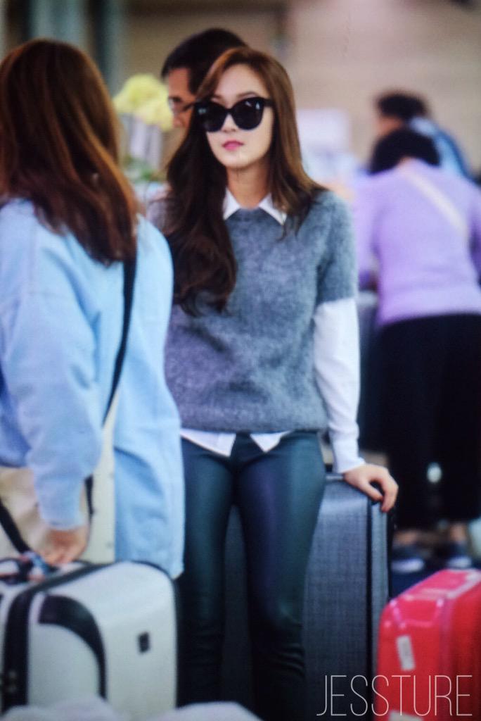 [PIC][17-10-2015]Jessica khởi hành đi Bắc Kinh - Trung Quốc vào trưa nay CRgiYgcUcAAGf_-