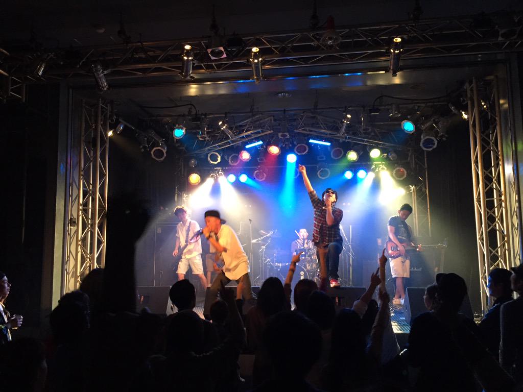 kAzuKi_1209's tweet photo. ザッツ☆エンターテイメント
@厚木サンダースネイク
OVERHEADKiNGにfeat.で参加無事終了‼︎ お疲れありがとうございました。
#overheadking #JIDORI #トリチキン http://t.co/lJxXyaBpXV