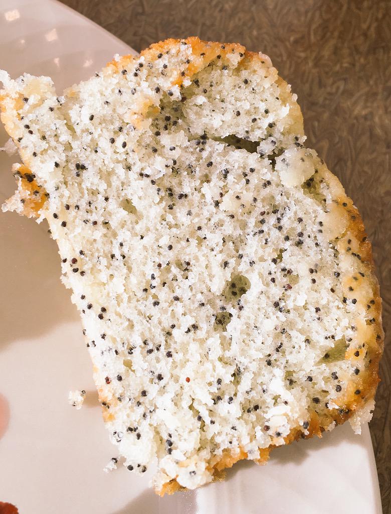 SaraJill21's tweet photo. Thank you Ohio for understanding what poppyseed bread truly is! #LemonLess http://t.co/pwSuzTquzy