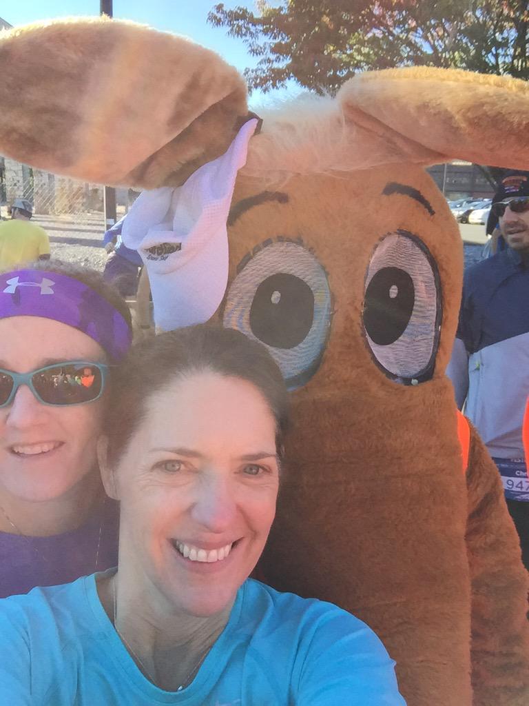LGertz's tweet image. @AARDVARKRUNNING Vark selfies @RWHalf @DMantore