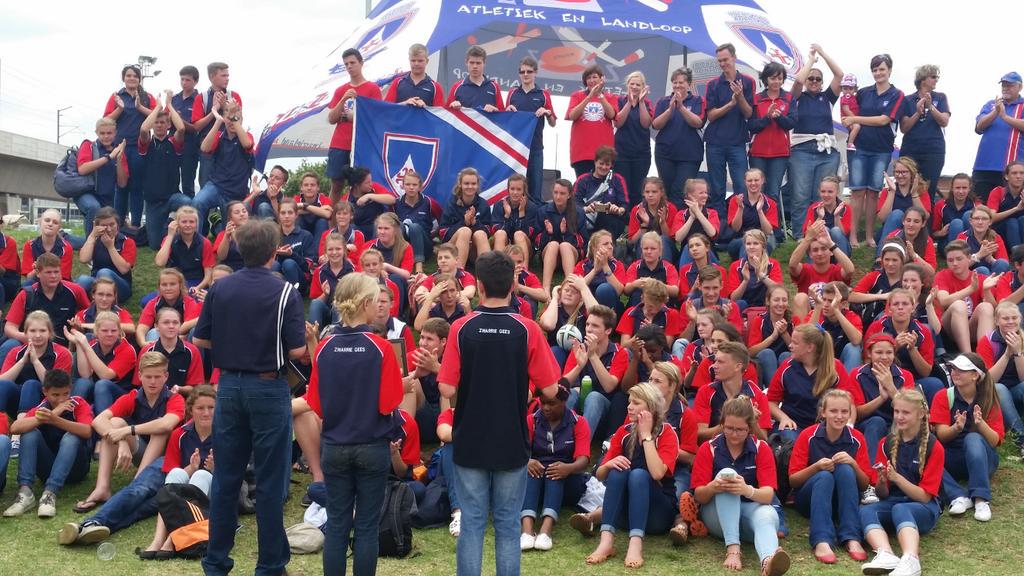 lindiestrydom's tweet photo. Wow! #Zwarries vier hulle welverdiende wen!!! Hulle is #HSkoolmetdiebestegees!!! @GrootFM @afriforum @Tshwane_Beeld http://t.co/pmrgLQuwFq
