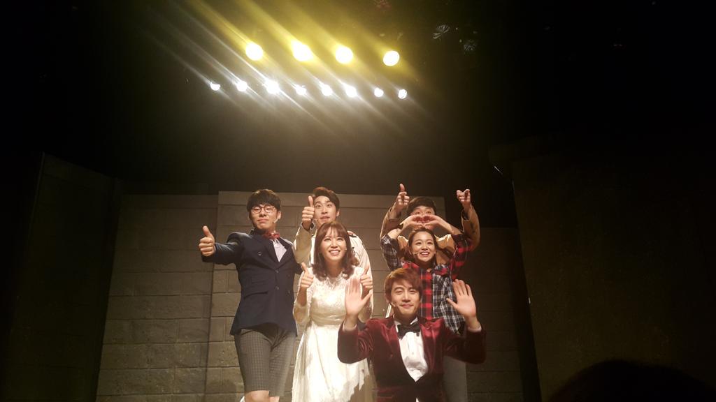 오늘은 보고 싶었던 뮤지컬··
담배가게 아가씨를 봤다~~재미도 있고
뵙고 싶었던 배우님들도 보고ㅋㅋ
웃다가 울다가 또 웃고 또 울고
엄마 아빠 생각도 나고···암튼 담에 또 와야겠다