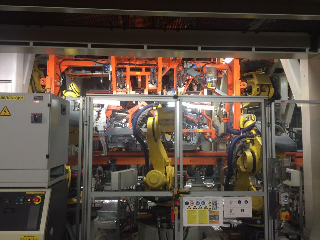 BramVDBorght's tweet image. Glimpse of factory of the future with collaborative robots Kuka, Baxter robot at @Audi Brussels #FlandersMake