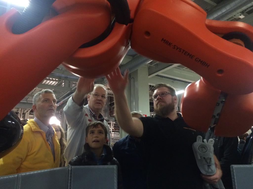 BramVDBorght's tweet image. Glimpse of factory of the future with collaborative robots Kuka, Baxter robot at @Audi Brussels #FlandersMake