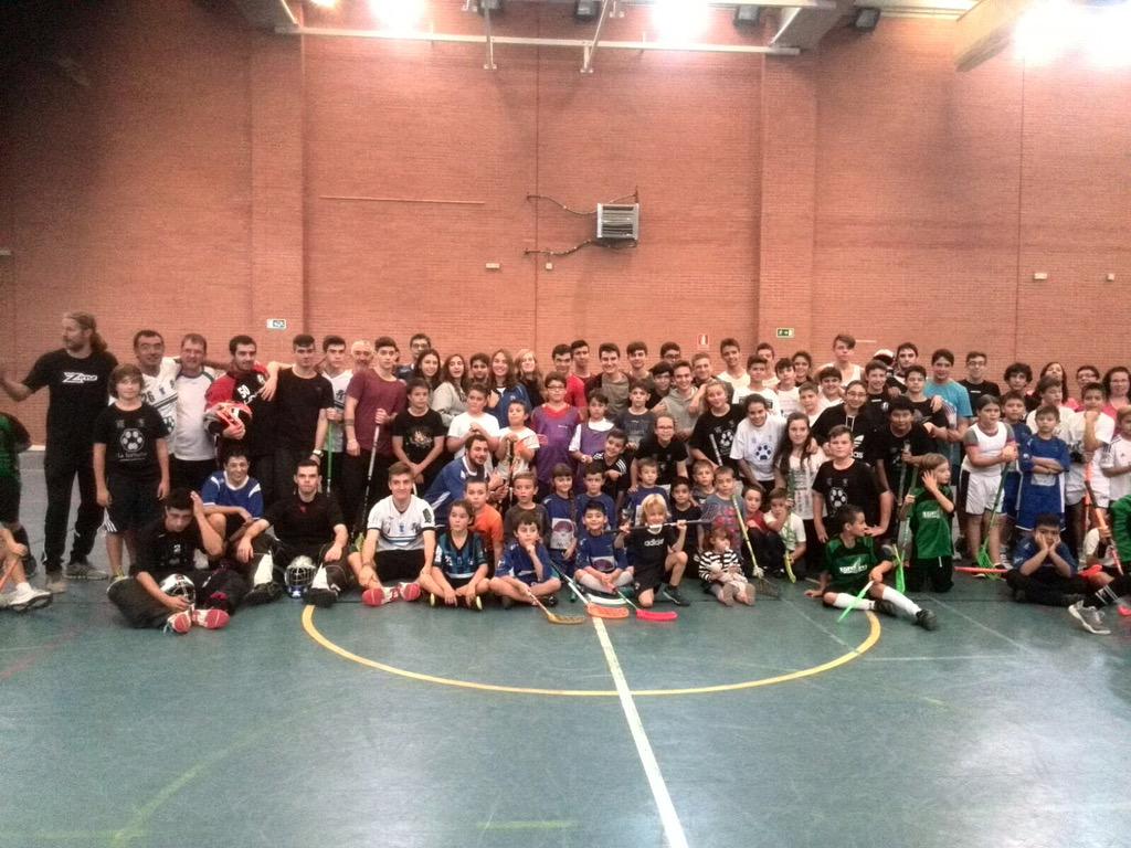 Mañana de unihockey de la mano de <a href="/floorball_Lega/">Floorball Leganés</a> y su torneo de promoción. ¡Grande este club pionero! #Leganés