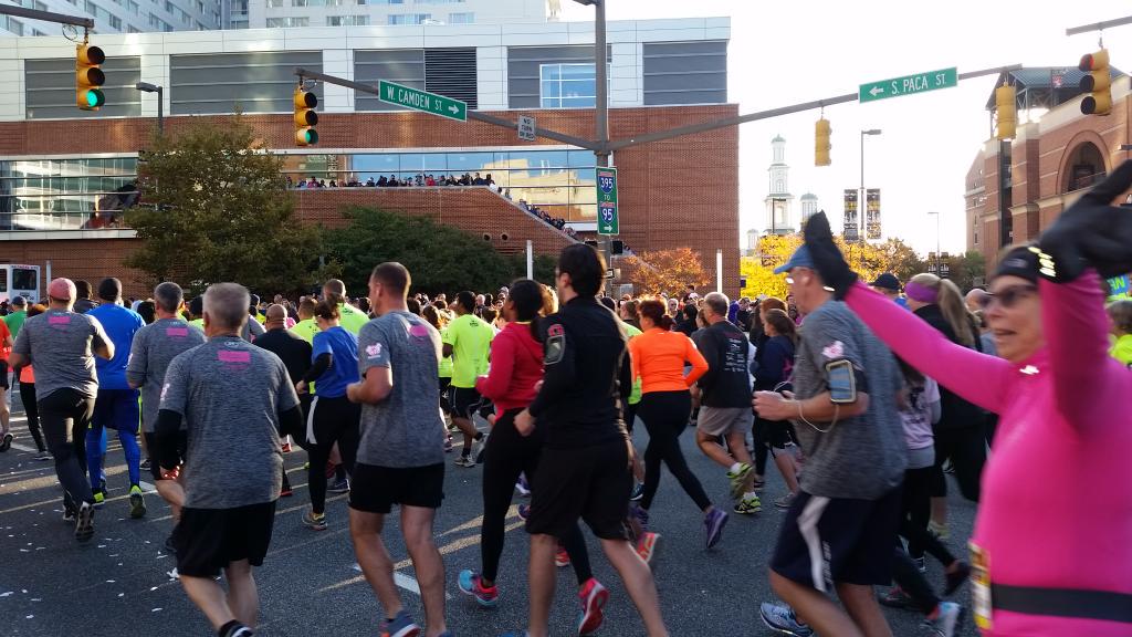 wbaltv11's tweet image. Go runners go! #BaltRunFest #RunForPride