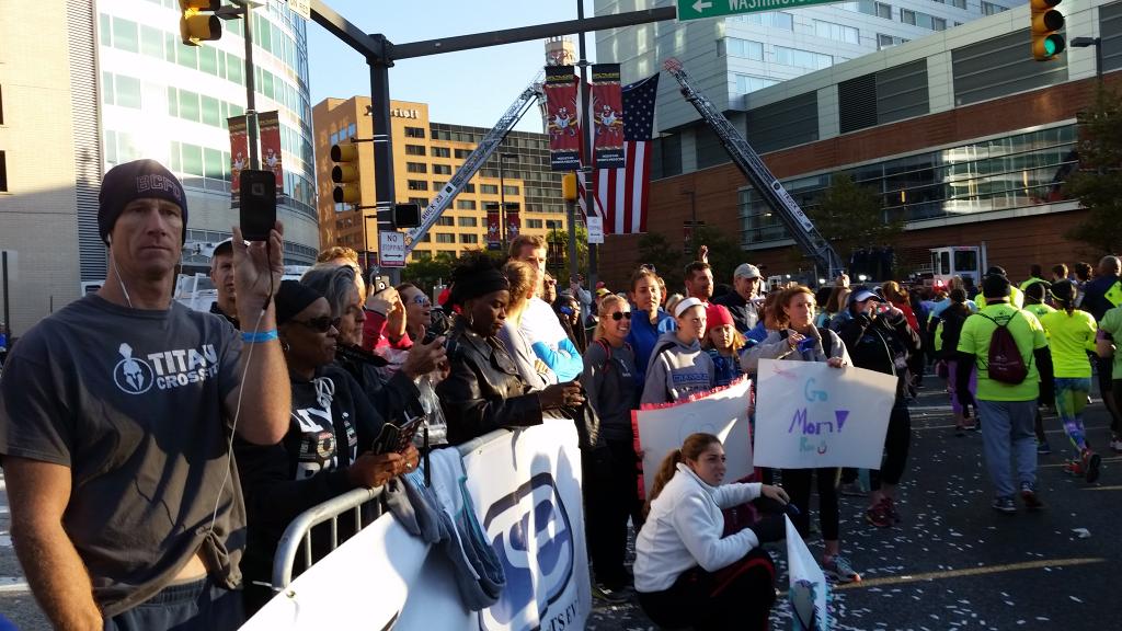 wbaltv11's tweet image. Go runners go! #BaltRunFest #RunForPride