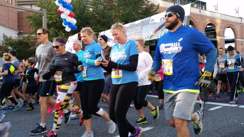 wbaltv11's tweet image. Go runners go! #BaltRunFest #RunForPride