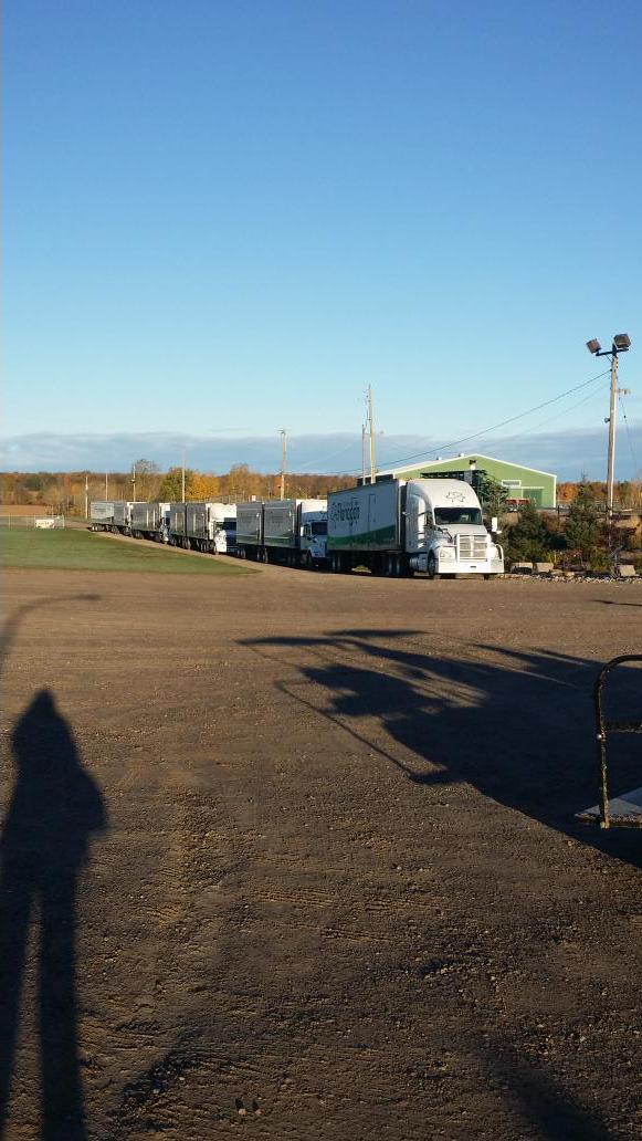 bigroad_marcia's tweet photo. The lineup is starting! #worldslargestconvoy http://t.co/mnvhIOARfb