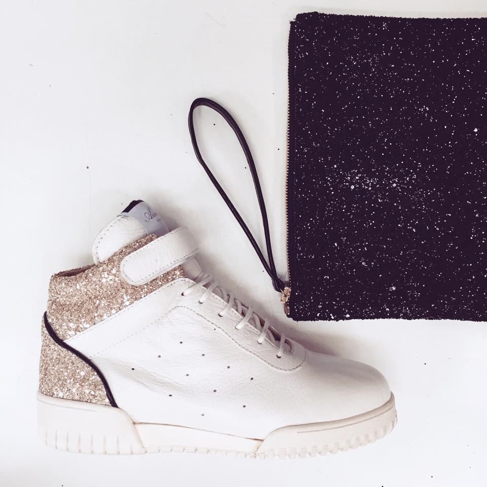 annielmoda's tweet photo. ~ basket trend ~

http://t.co/JSGQz3OHCm

#anniel #annielshop #fw15 #basket #sneaker #glitter #clutch http://t.co/oQpHmGDh8q