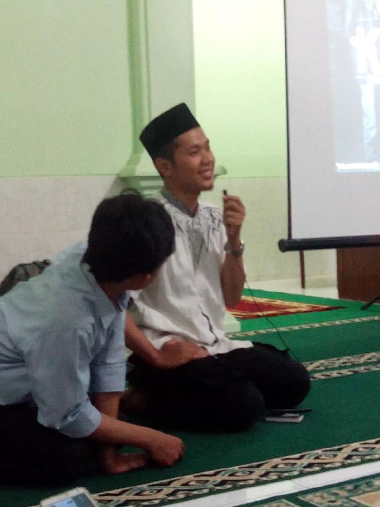 Persentasi dari KMT universitas gajah mada,, UGM 
Allahuakbar!