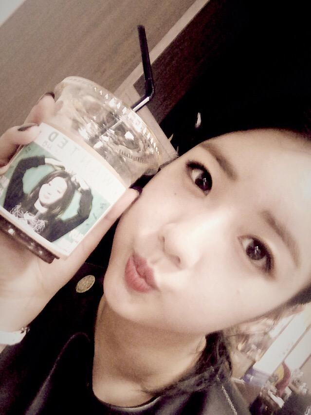 [#보미] 오늘 추운날씨에도 커피차를 보내준 우리팬들덕분에 너무너무 감사하고 힘이났다능!!!!! 진심으로 감사합니당 스텝분들도 너무 잘마셨다구 하네요헤헤헤 짜응!!!!!!!! #Apink #에이핑크 #윤보미