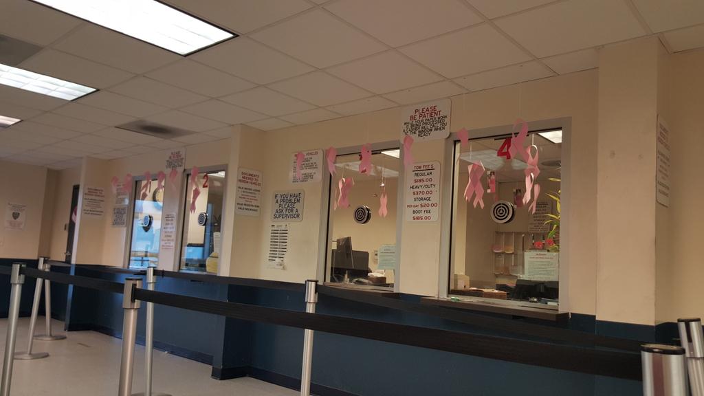 FranSoc's tweet image. Not working @avon39walk.car towed.had tags @NYPD Called @nyc311 tow office has ribbons#irony @ABC @NY1 @CBSNews