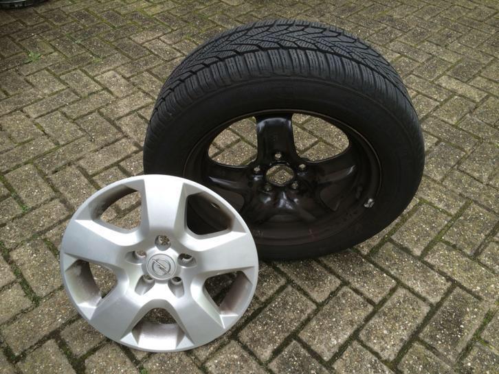 CMS_Development's tweet image. Set winterbanden 16 inch op stalen velg voor Opel Zafira link.marktplaats.nl/m976697654
