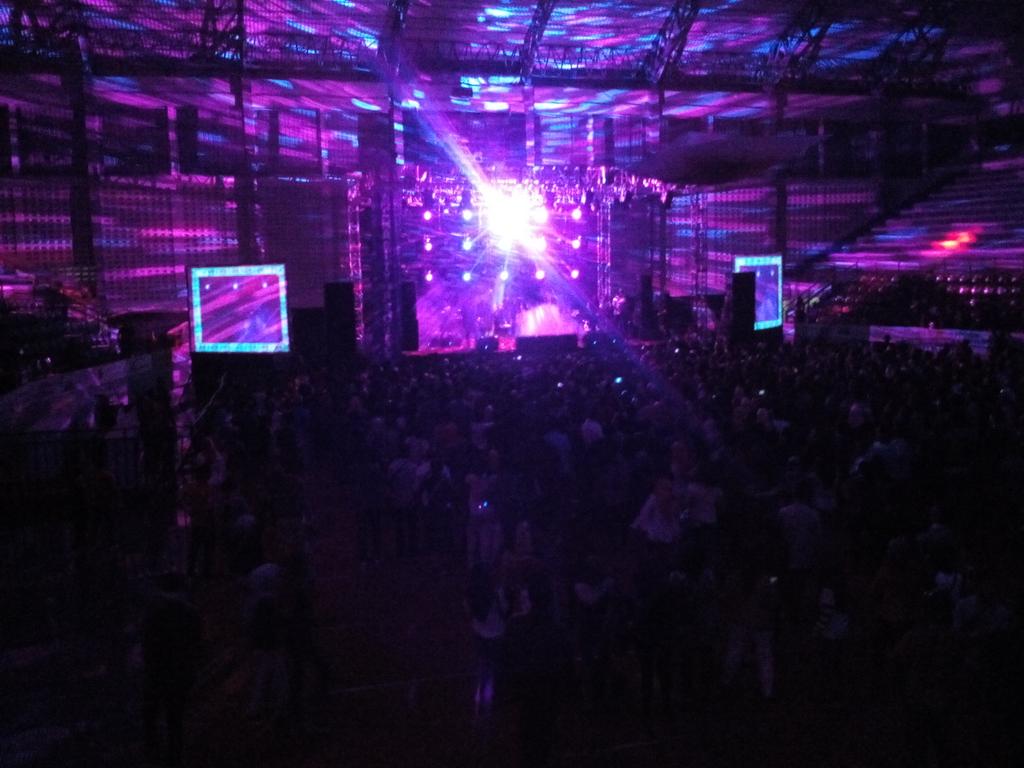 This is @MaliqMusic on stage da <a href="/charitypro2015/">Charity Project</a> petjaaaaah gaesss 👍 <a href="/dessentialsSOLO/">d'essentials SOLO</a> <a href="/DessentialsTeam/">D'essentials Team</a>