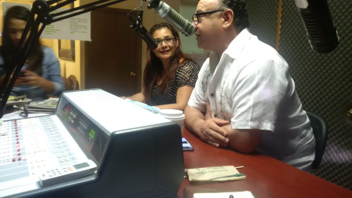 ZulmaGal's tweet photo. En @NoticiasenKS con @COLUMNAVIVEROS con el espacio #VamosRespetando @netomunro @GildardoReal @GalvanSecun http://t.co/7iD3YC2ZeL