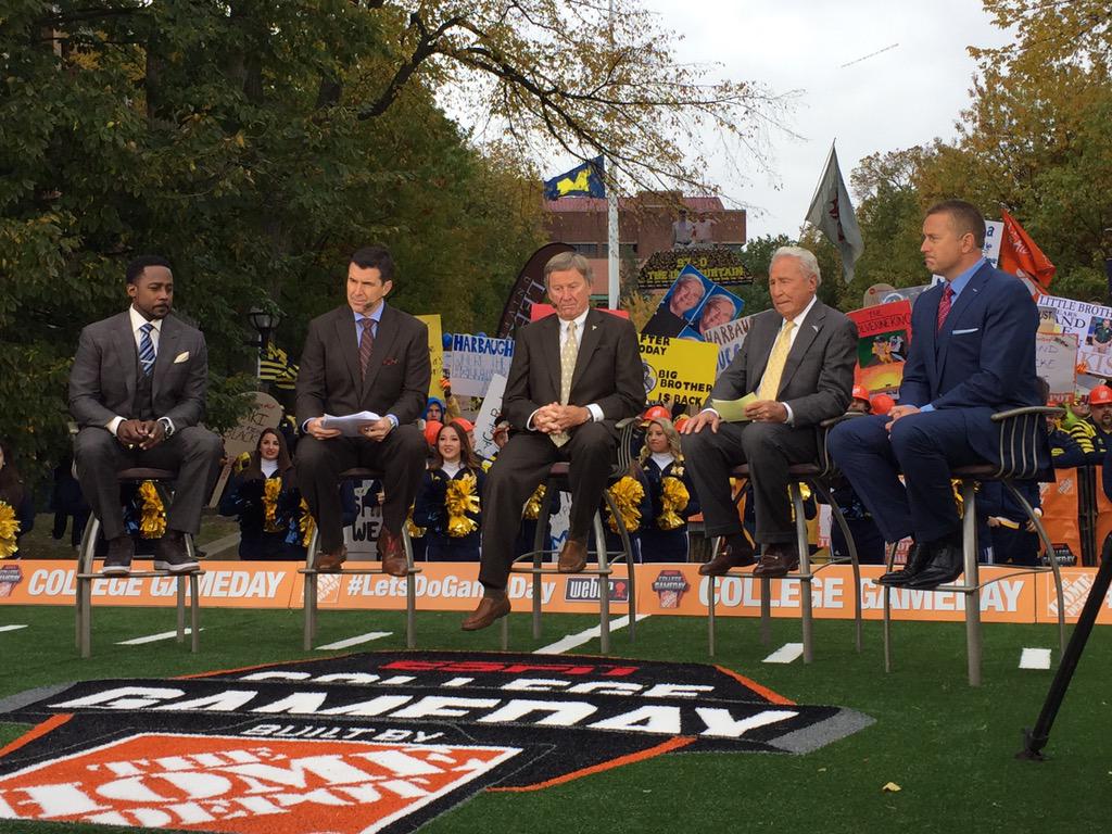 UMichAthletics's tweet image. The @CollegeGameDay crew (plus the HBC!) on set in A2.

#GoBlue #BeatState