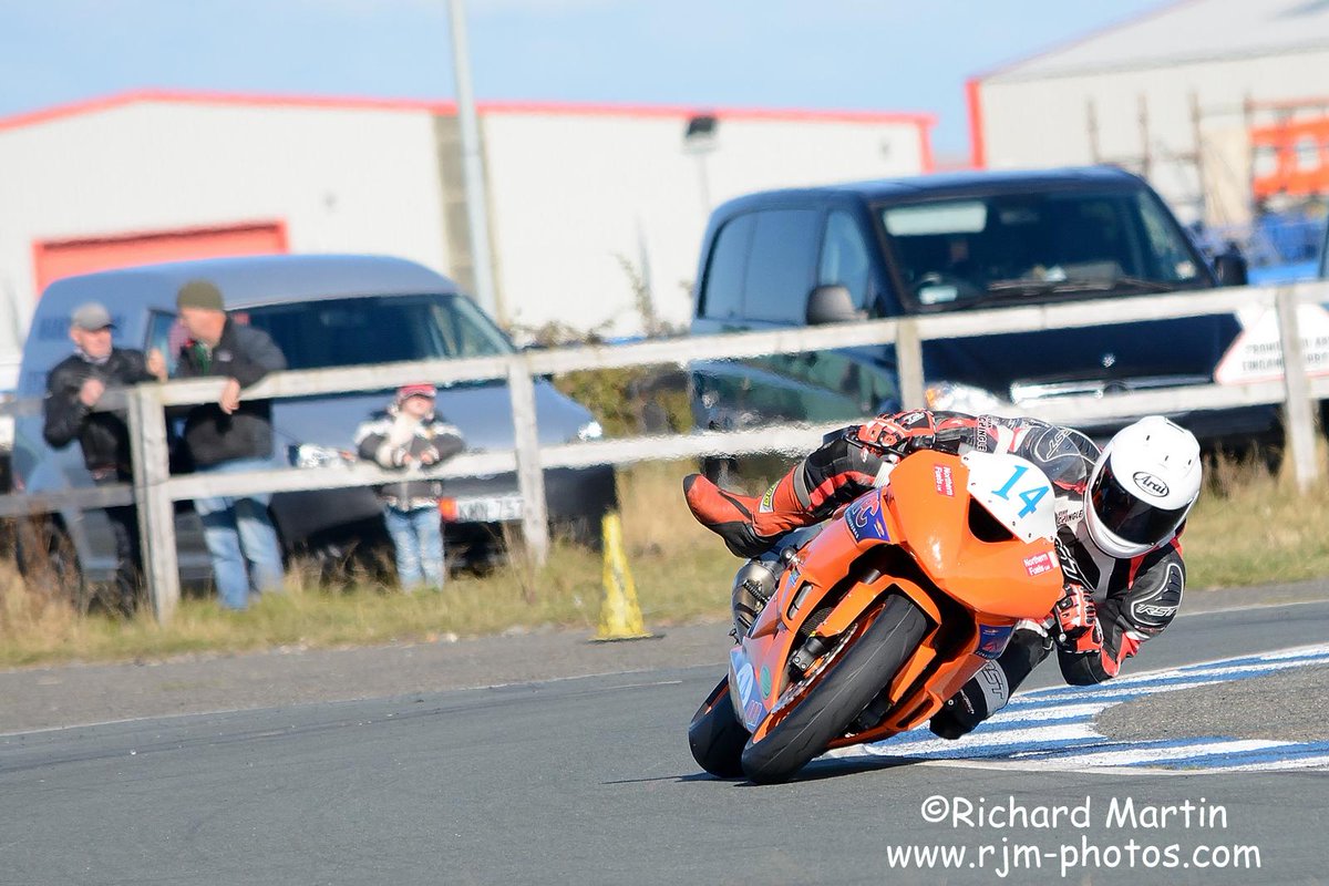 Some pics from the <a href="/Andreas_Racing/">Andreas Racing Assoc</a> 4hr endurance race at Jurby