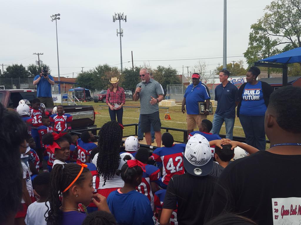 VBCOD's tweet image. Great teamwork makes the dream work in South Dallas/Fair Park @SPSCC1600 @SInow #keepsouthdallassunny