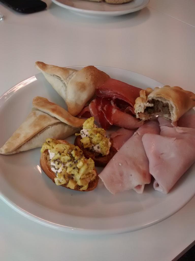 chertopjanov's tweet photo. #MeliHackathon lunch de lujo! Gracias @eleocuenca http://t.co/GVIsuGFvvO
