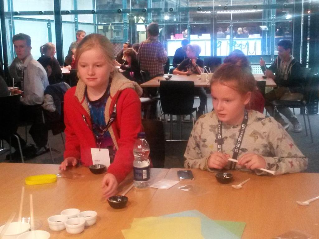 VikkiBS's tweet photo. Who knew - you can use cabbage juice as a pH indicator. Exploring the science of food #WIREDNG http://t.co/SHtQjqCAxp
