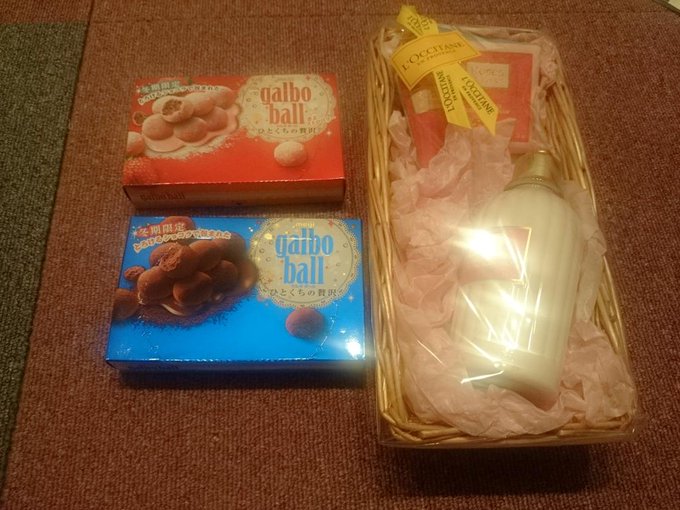 日付変わっちゃったけど今日は撮影会でした(♡˙︶˙♡) チャーム撮影会さんありがとうございました(*>&omega;<*)撮影しにきて下さった方々ありがとうございました(,,> <,,)♡プレゼントも頂きました💕 ありがとうございます。