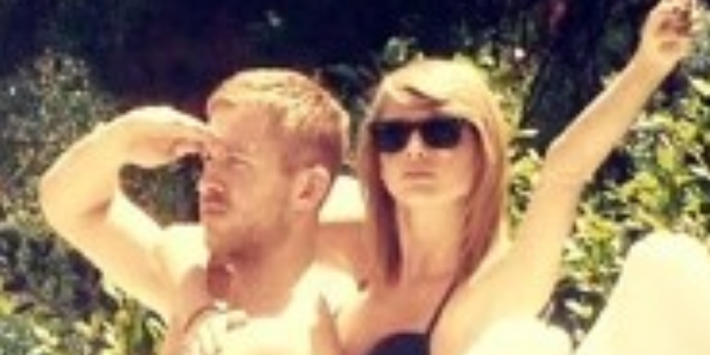 ELLEmagazine's tweet photo. Calvin Harris and Taylor Swift just shut down those breakup rumors with one perfect tweet: http://t.co/v9b79MHQVw http://t.co/uykKI0RcHT