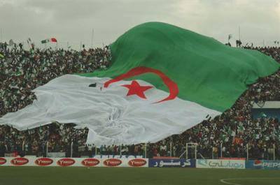 Pvrisiennement's tweet photo. RTsi le drapeau il fait la taille dla tunisie http://t.co/QEuobQgE1n