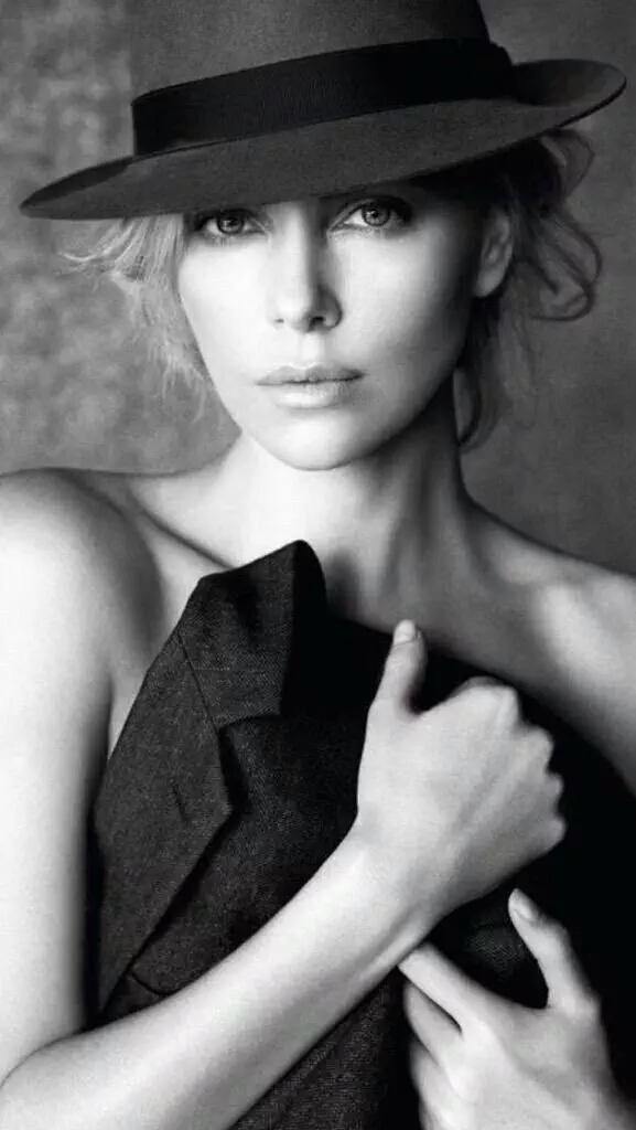 clromero77541's tweet photo. @only2rab 
@CoquiBared 
@saravastiares 
@patdefranchis 
@PosiePosie1212 
@Suntan48 
@ramosrebecca11 
#1VIP CREW😎 http://t.co/LwKayZOITl