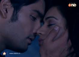 #5YearsOfPkyekWithVisu 💖💖💖💖💖
Wht will u say abt this scene guys 😍😍😍😍😍 @AnanyaThorat01 @NoorNoori222  @kargatiamamta