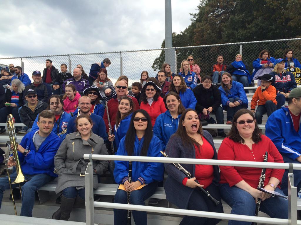 love having the alumni here at the homecoming game!!! 🎷🎺🎼🎵 #theyareback #AlumniGame