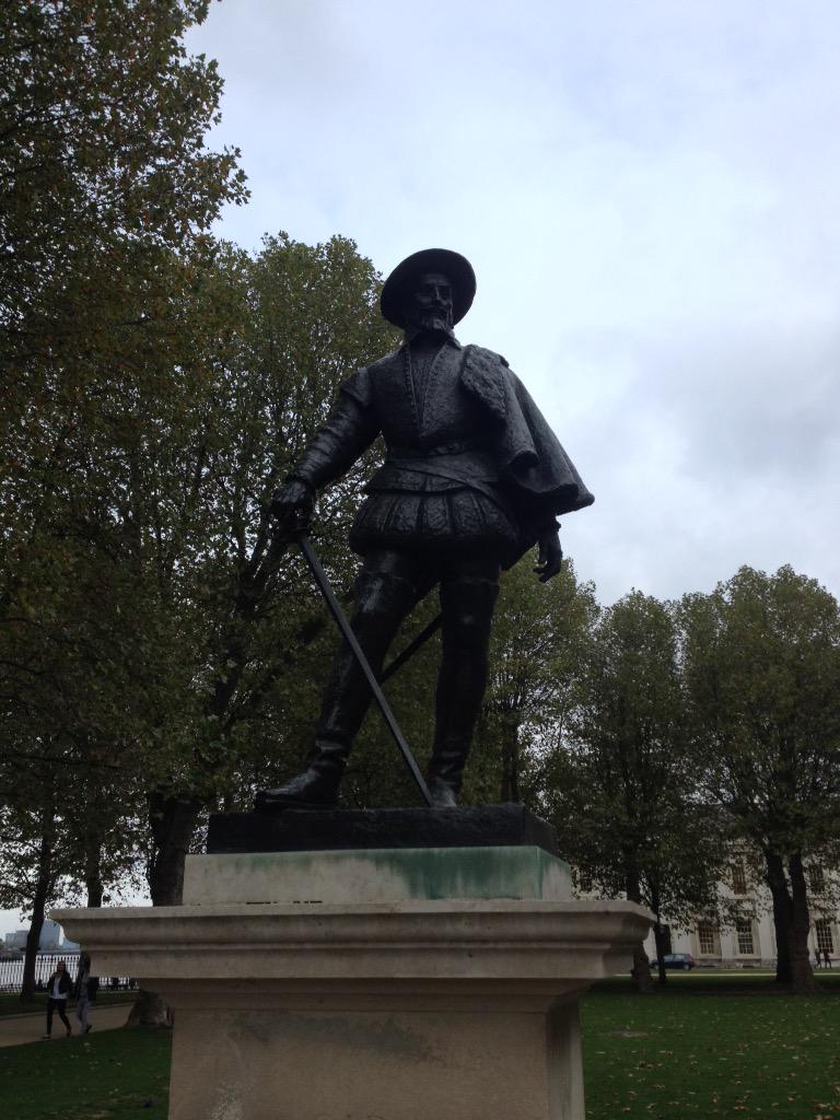 LukeStylesMusic's tweet photo. Somehow this guy felt appropriate for today #nextopera http://t.co/A1yBQJlPN0
