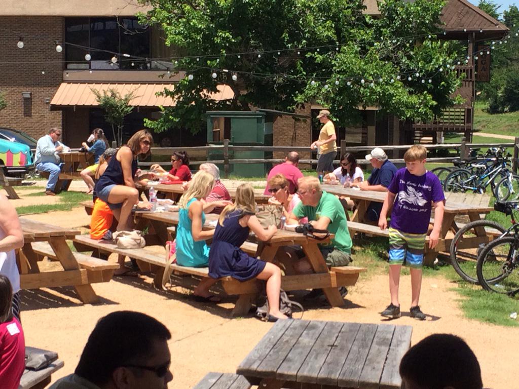 Nicest day ever!!  Come on over <a href="/Eatrollinstone/">Rollin-Stone Truck</a> <a href="/EatGorgonzilla/">Gorgonzilla</a> <a href="/LifeIsSweetFTW/">Life Is Sweet FTW</a> @TheGastroBomber SalsaLimon