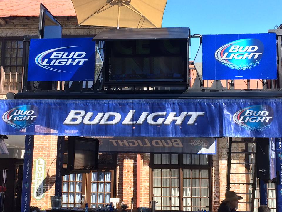 GraduateAthens's tweet image. Need a cold Beverage and want to see a great FREE show? #GraduateTailgate Is the place to be in Athens! Come on over!