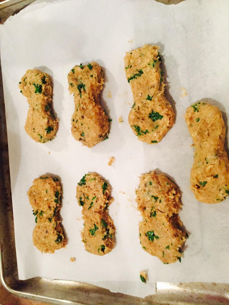 clovisgrise's tweet image. Baking Cookies 🍪🍪🍪