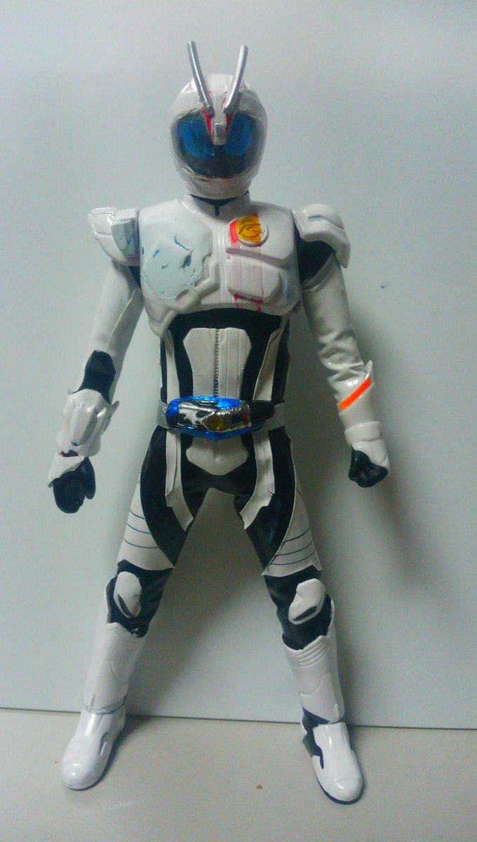 T Winza おはようございマッハーっ 素体くん改造マッハの修正 それは右胸の部分 ソフビではタイヤと胸が着 いているのでその部部の装甲がないので パテで制作 ニチアサフィギュア改造部 Http T Co Gtpnfgbprn