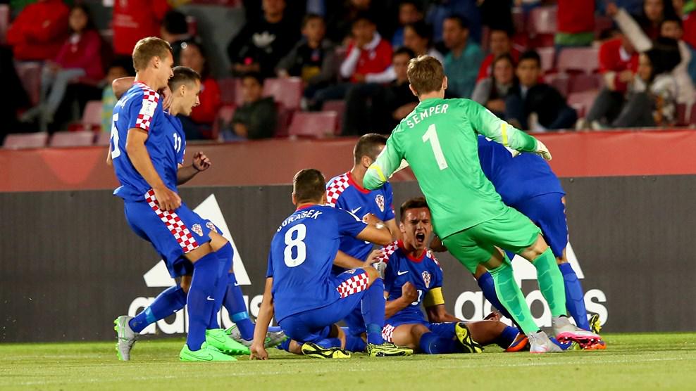 FIFAcom's tweet image. REPORT Chile 1-1 Croatia
The #U17WC hosts come back to split the points with Croatia
#CHICRO
fifa.to/1julpzR