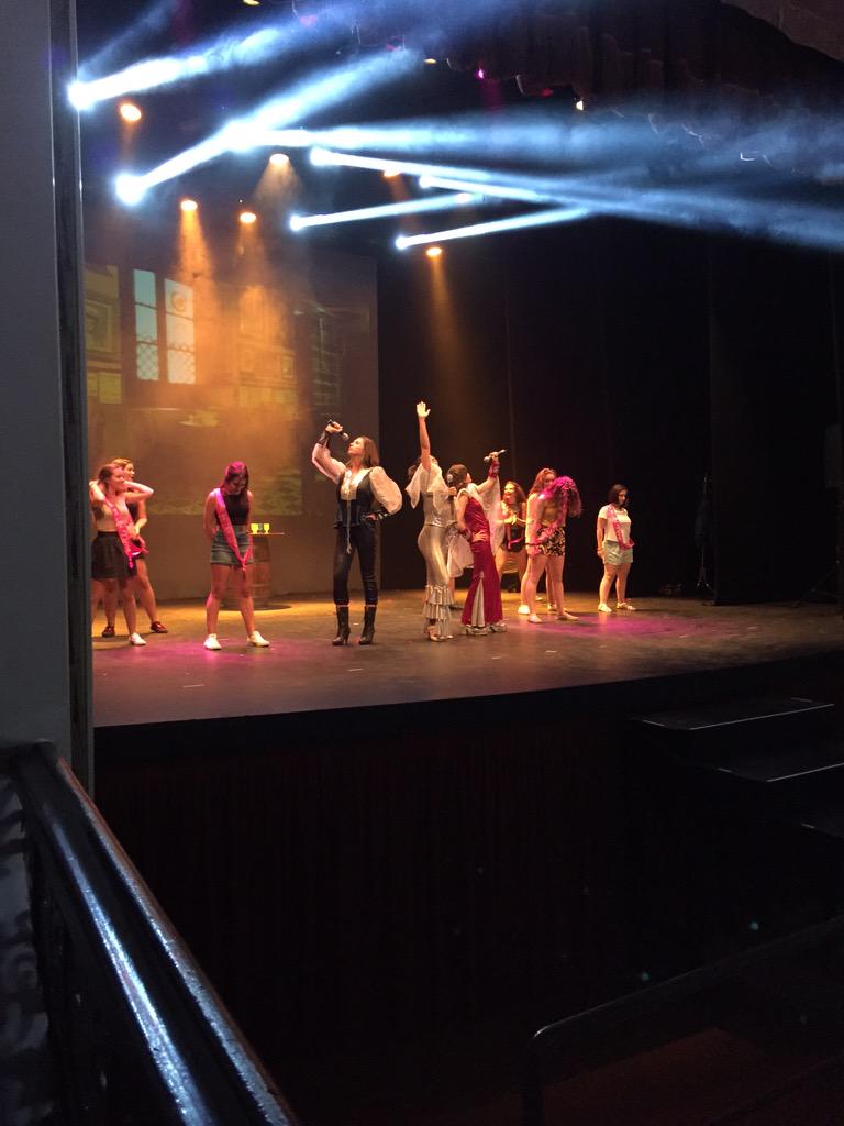 NMazuecos's tweet image. Magnifica noche #TeatroGuerra con los componentes de @MusicalRule,esperando con muchas ganas su próximo proyecto