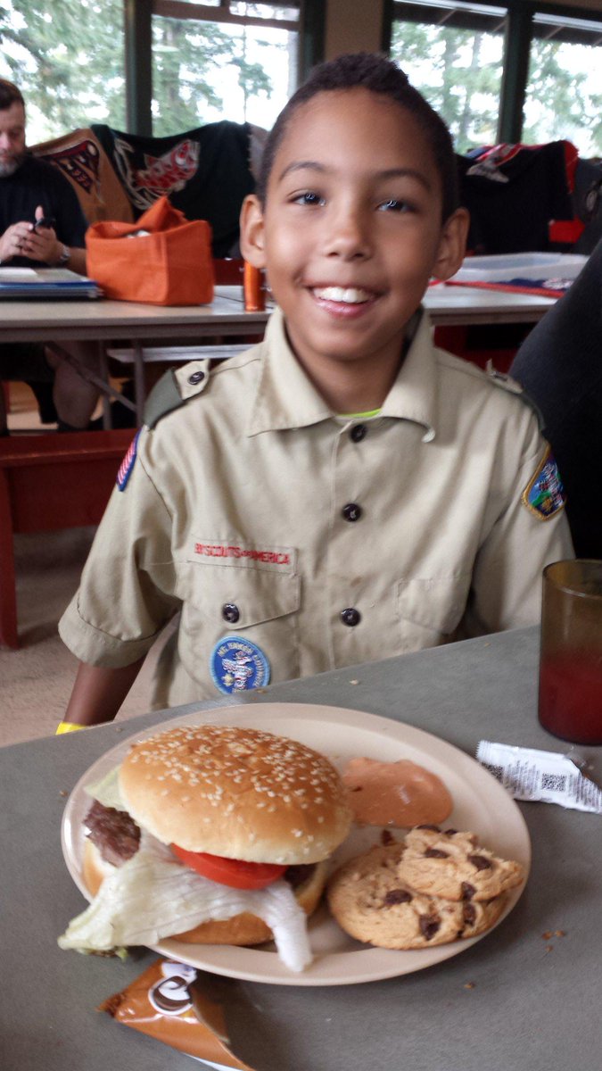 ducbutton's tweet image. #MBC stampede
Having lunch with my friends.