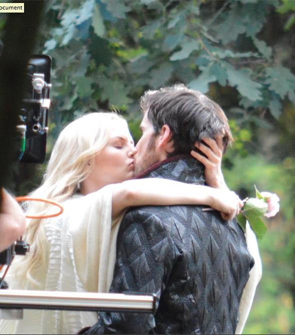 ATEMSKILLIAN's tweet image. TOMORROW !!! 
😍😍😍😭❤
#CaptainSwan