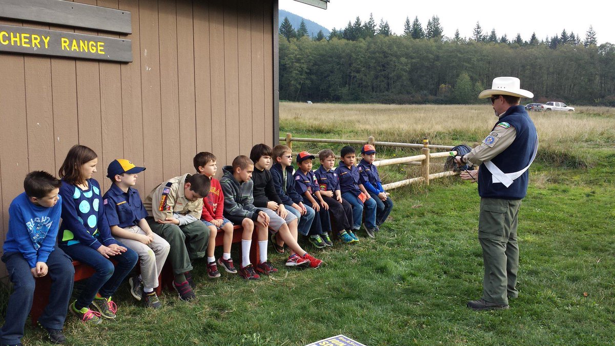 ducbutton's tweet image. #15stampede 
Safety talk before archery at Fire Mountain stampede
