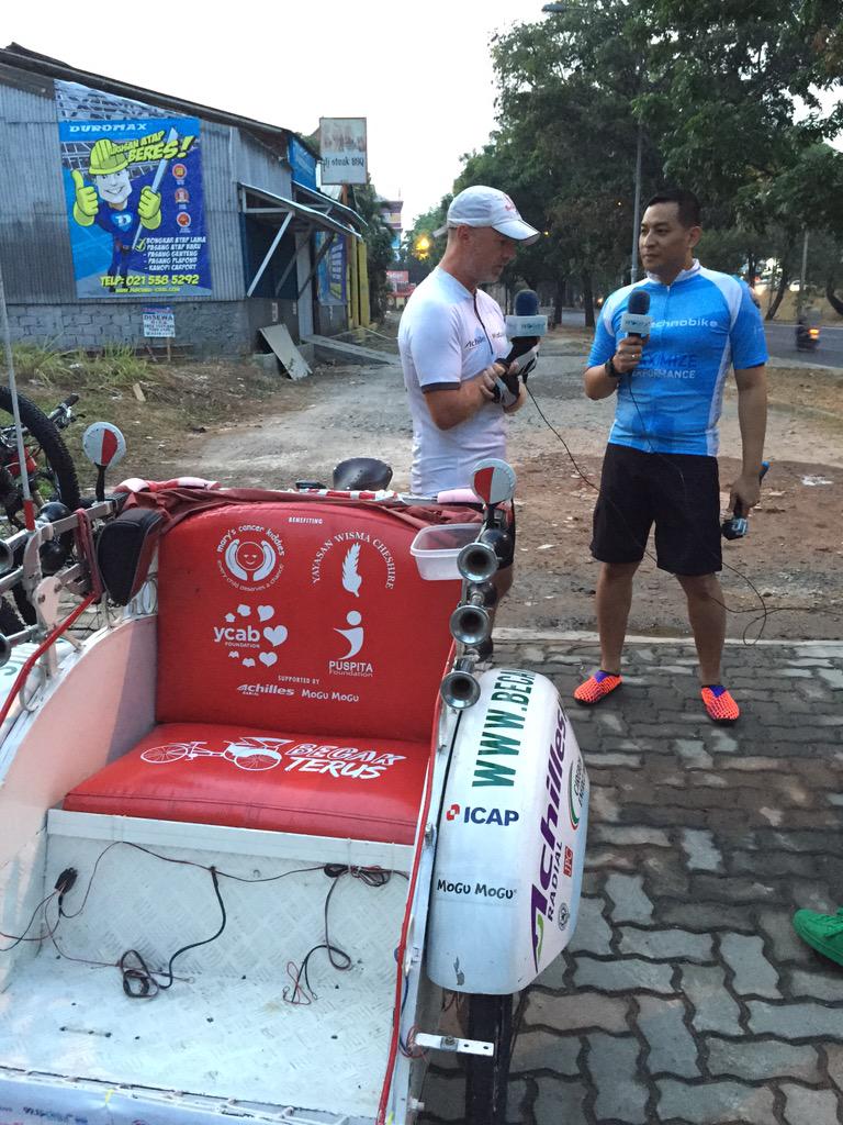 Nah scott thompsons udah bareng <a href="/harsyasubandrio/">harsya subandrio</a> nih untuk sepedaan. <a href="/ycabfoundation/">YCAB Foundation</a> #BecakTerus #HarsyaBersepeda