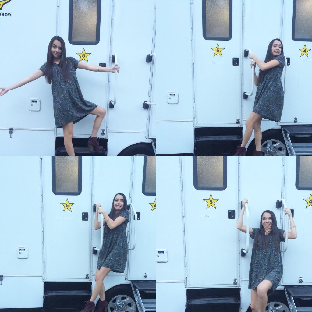 veronicamerrell's tweet image. Trying to take a cute pic on set... #thestandoffmovie