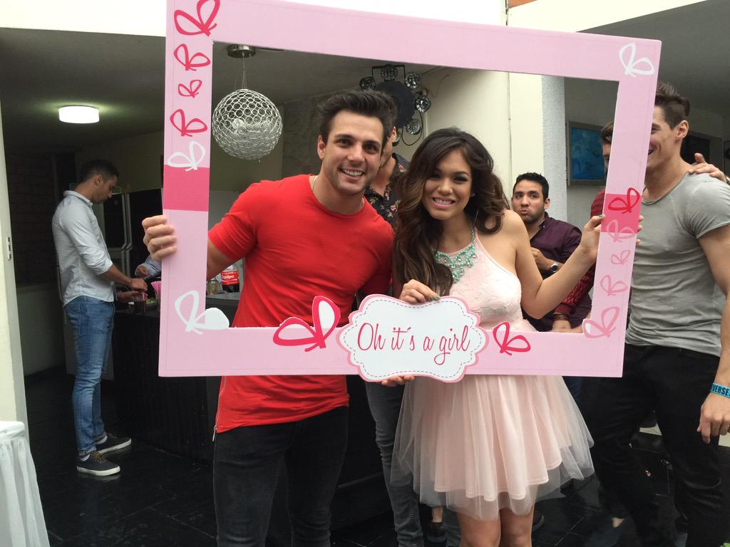 NicolaPorcella's tweet photo. En el baby shower de la chiiinaa!! @jazminpinedo http://t.co/XJevPKM7kY