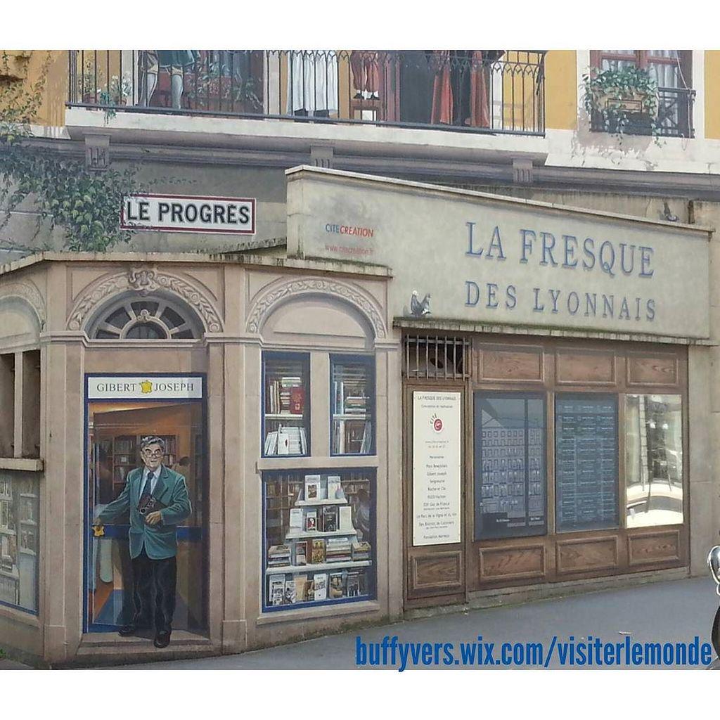 On s'y croirait presque avec la #fresquedeslyonnais #fresquemurale en #compagnie de #berna… ift.tt/1LVyhFb